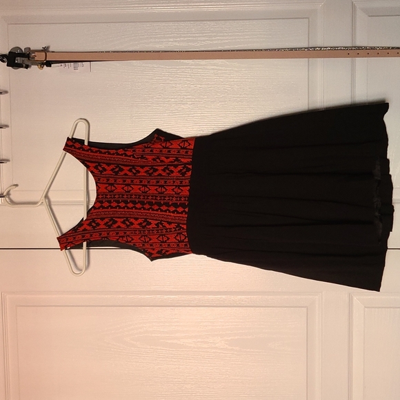Open back double lined dress 3/30$ - Picture 1 of 4